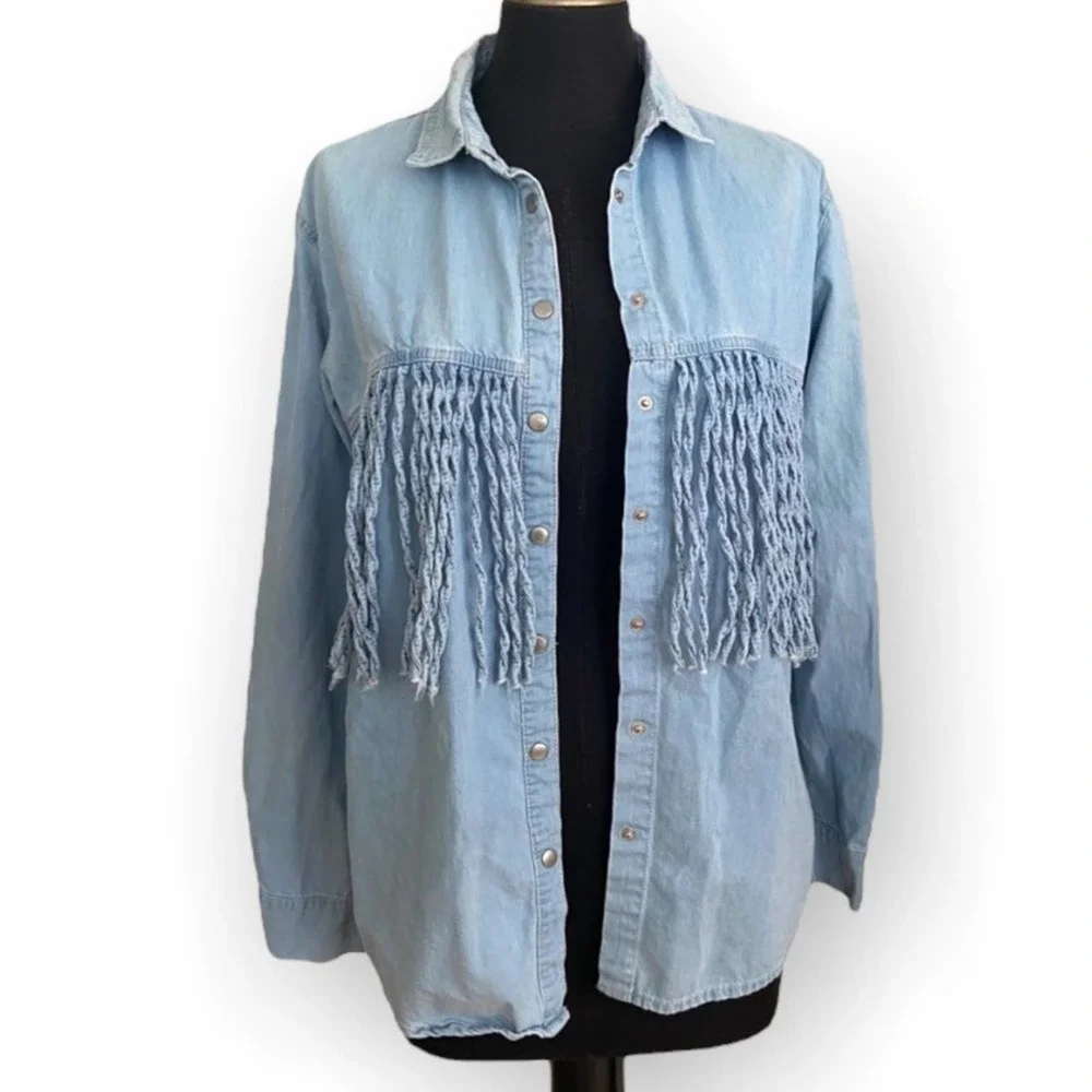 Goldie Top Button Down Western Fringe Light Wash Denim Blouse Size M/L - Picture 3 of 7